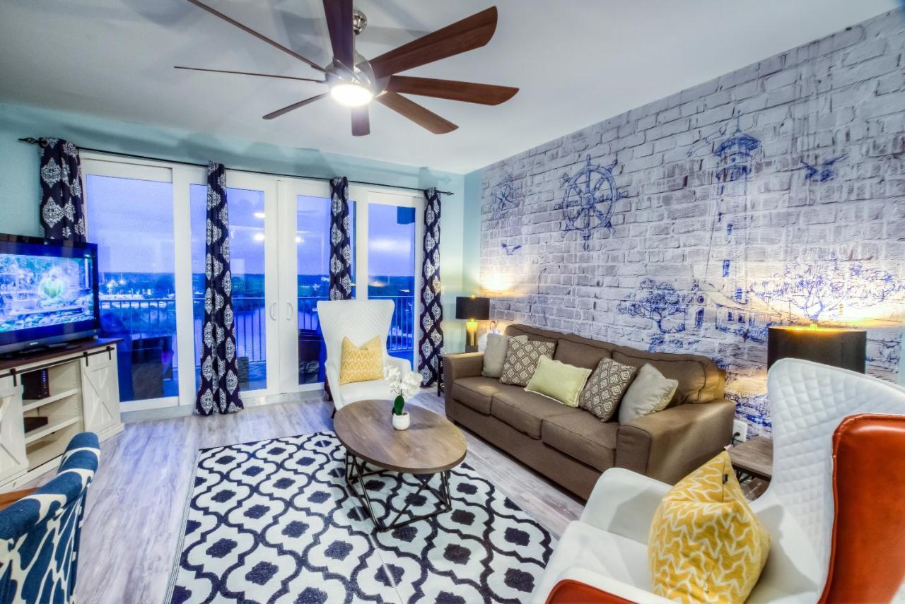 Laketown Wharf 929 By Aneliya *